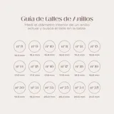 Anillos de diseño minimalista confeccionados en plata 925, con superficie lisa y acabado pulido brillante.