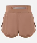 Bermuda deportiva tipo runner, color verde menta, confeccionada en microfibra con cintura elástica. Tiene un corte holgado y bajo redondeado.