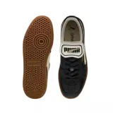 Championes Puma modelo Palermo Premium, color beige con detalles en tono crema y suela de goma color caramelo. Presentan el logo de la marca en dorado en el lateral y la lengüeta.