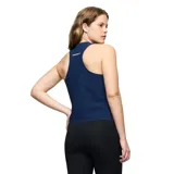 Musculosa deportiva de color azul marino, con diseño de espalda estilo nadadora y ajuste al cuerpo.