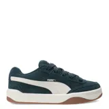 Championes urbanos Puma modelo Park Life Style SK8, de corte bajo, color negro con detalles en blanco y suela de goma color crema. Confeccionados en material sintético con cierre de cordones.
