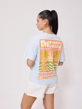 Remera blanca de algodón con estampado frontal y trasero con la leyenda "Rusty Australia Mermaid Beach". Corte holgado.