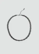 Collar plateado de cadena gruesa trenzada con cierre de mosquetón y cadena de extensión.