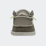 Zapatos Hey Dude modelo Wally Braided, confeccionados en tejido textil color marrón con cordones elásticos beige, costuras visibles en el empeine y suela ligera de goma.