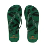 Ojotas de goma color verde militar con estampado de plumas en color negro. Presentan tiras del mismo tono y logo de la marca en color naranja en la plantilla.