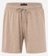 Pijama corto de hombre confeccionado en malla flameada de color gris con efecto mezcla, compuesto por una remera de manga corta con cuello redondo y un short con cintura elástica.