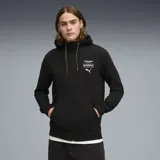 Campera con capucha y cierre frontal de la escudería Aston Martin Aramco Formula One Team, confeccionada por Puma. Diseño en color negro con detalles en verde lima en los cordones, logotipos estampados en el pecho y bolsillos tipo canguro.