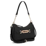 Cartera Guess modelo Celestia de color negro, confeccionada en símil cuero con diseño acolchado y grabado de la marca. Presenta herrajes dorados, detalle de cadena metálica en la correa superior y un detalle decorativo con el nombre de la marca en el frente. Cuenta con cierre superior y correa ajustable y desmontable.