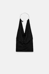 Top de poliamida color negro con escote drapeado y cuello halter que incorpora un detalle de choker metálico dorado.