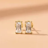 Aros tipo caravanas de plata 925 con baño de oro, con diseño rectangular y engarce de circonia en cuatro puntas.