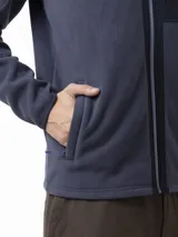 Campera polar Merrell de hombre, modelo Thermal Core Full Zipper, en color gris azulado con bolsillo en el pecho de tejido en contraste y cierre frontal completo.