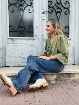 Pantalón de jean azul de corte wide leg.