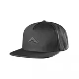 Gorra tipo snapback color negro de la marca Emerica, con visera plana y logotipo bordado en relieve en el panel frontal.