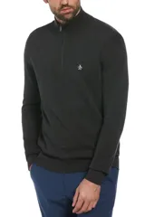 Sweater de punto con cierre frontal parcial de un cuarto, cuello alto y manga larga. Presenta el logo de la marca bordado en el pecho.