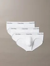 Pack de tres slips Calvin Klein de tiro bajo, confeccionados en mezcla de algodón elástico supersuave. Presentan cintura elástica con logo de la marca y diseño con bolsillo de soporte.