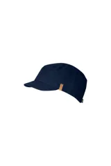 Gorra de trekking azul marino con visera, confeccionada en tejido resistente al viento y al agua.