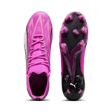 Championes de fútbol Puma Ultra Ultimate FG/AG, de color rosado con detalles en blanco y negro, diseñados con tecnología ULTRAWEAVE para mayor velocidad y ligereza.