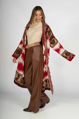 Pantalón de cuero sintético color marrón, de corte palazzo y tiro alto.