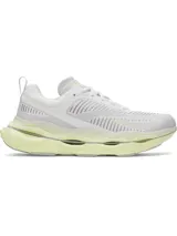 Championes Under Armour modelo UA Halo Racer, color gris claro con suela voluminosa en tono amarillo claro. Presentan capellada de malla transpirable, detalles estructurados y amortiguación UA HOVR+.