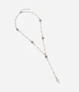 Collar de metal estilo rosario para hombre, con cuentas de perlas sintéticas, detalles de flores y un dije colgante en forma de cruz.