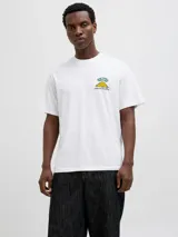 Remera de manga corta y cuello redondo con calce holgado. Presenta un diseño estampado en la espalda con motivos de máquina tragamonedas y texto, con acabado en goma.