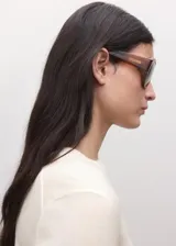 Jersey Lanis de lana 100% en color blanco crudo, con cuello redondo y manga larga de corte clásico.
