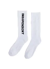 Medias blancas de caña alta con la palabra "Independent" estampada en letras negras en el lateral.
