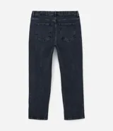 Pantalón de jean negro, modelo recto, con aberturas en el bajo de las piernas. Presenta cintura con elástico y botón mate.