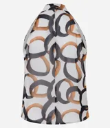 Blusa sin mangas de chiffon con cuello halter y estampado de eslabones en tonos marrón y negro.