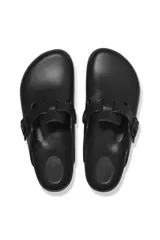 Zueco Birkenstock Boston Eva, color negro, con hebilla ajustable.