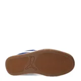 Championes urbanos Puma modelo Park Lifestyle Sk8 Sd, confeccionados en gamuza azul con la icónica franja lateral en blanco. Presentan una entresuela blanca y suela de goma color caramelo, ofreciendo un diseño inspirado en el skate.