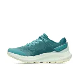 Championes de trail running Merrell modelo Antora 4, color turquesa con entresuela blanca. Presentan parte superior de malla transpirable con refuerzos de TPU, cuello acolchado y suela de goma de alta tracción diseñada para terrenos extremos.