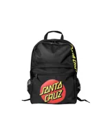 Mochila negra con logo de Santa Cruz en rojo y amarillo. Cuenta con un compartimento principal con bolsillo interior, un compartimento frontal con bolsillo de cierre más pequeño y compartimentos laterales de malla. El logo está impreso en la parte frontal y lateral derecha.
