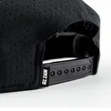 Gorra tipo snapback de Nike SB, color negro, con parche frontal rectangular que incluye el logo de la marca y la inscripción 'Proprietary Technology'.
