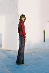 Pantalón largo palazzo de talle alto con lentejuelas.