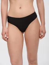 Bombacha de bikini negra con borde superior de puntilla.
