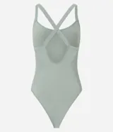 Body femenino sin costura, color verde claro, con escote redondo, breteles que se cruzan en la espalda y detalle de tejido texturizado en los laterales.