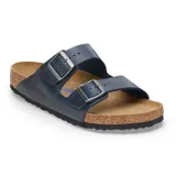 Sandalia Birkenstock modelo Arizona con doble tira de cuero azul marino, hebillas metálicas ajustables, plantilla anatómica de corcho y suela de goma antideslizante.