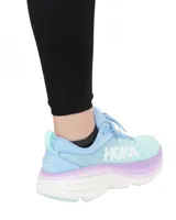 Championes Hoka Bondi 8 color celeste con detalles en lila y blanco.