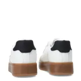 Championes urbanos de mujer con diseño de plataforma, color blanco con suela de goma color caramelo y detalle de estampado animal print en el talón.