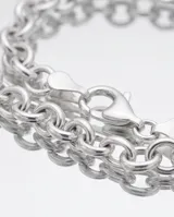 Pulsera de eslabones tipo rolo fabricada en plata 925, con diseño clásico y acabado brillante.