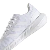 Championes de running Adidas modelo Run Falcon 3, color blanco, con sistema de amortiguación Cloudfoam en la entresuela y suela de goma resistente. Confeccionados en malla transpirable con revestimientos sintéticos y cierre de cordones.