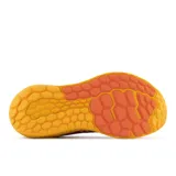 Championes de running New Balance WVNGOEM5 para dama, color azul marino con detalles en rosa y amarillo.