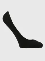 Calcetín invisible color negro, diseñado con una apertura especial para usar con ballerinas o calzado de corte bajo.