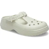 Zuecos de plataforma Crocs modelo Classic Mary Jane, color blanco, con tira en T y hebilla ajustable en el empeine, y perforaciones en la puntera.