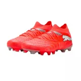 Championes de fútbol Puma Future 9 Match FG/AG, color naranja vibrante con detalles en plateado. Diseño de corte medio con tecnología de ajuste avanzado y suela especializada para tracción en césped natural y artificial.