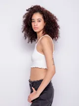 Top blanco sin mangas con breteles finos, escote cuadrado y bordado de tres caritas sonrientes en el frente.