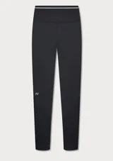 Calza deportiva de tiro alto confeccionada en tejido sin costuras, color negro, con ajuste ceñido al cuerpo y detalle de logo pequeño en tono contrastante sobre la pierna.