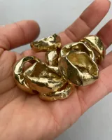 Anillo plateado de bronce, alpaca y plata 925, con forma irregular y textura rústica.