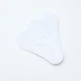 Pack de tres medias invisibles tipo pinkies de color blanco, diseñadas para no ser visibles al usar calzado bajo.